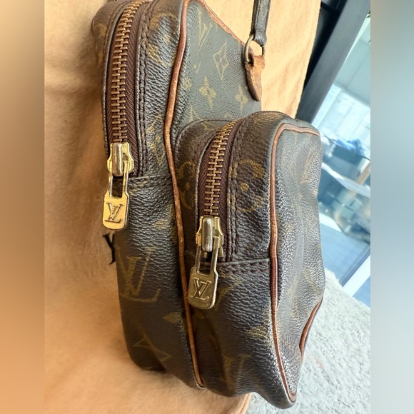 Louis Vuitton Amazone Crossbody Bag - Vintage (Mini Smaller size) - Picture 16 of 17